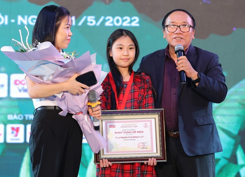 Co be 9 tuoi doat giai thuong Khat vong De Men hinh anh