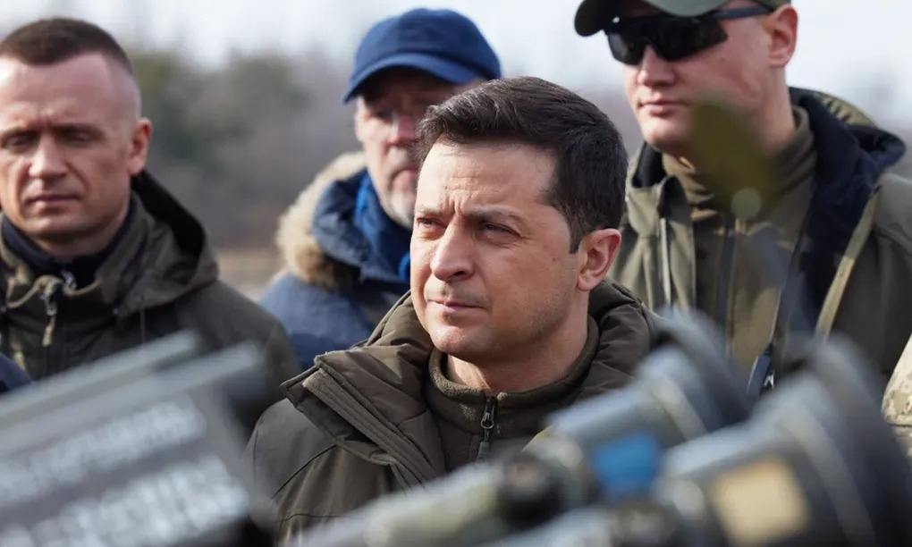 Cuon sach giai ma Tong thong Zelensky hinh anh