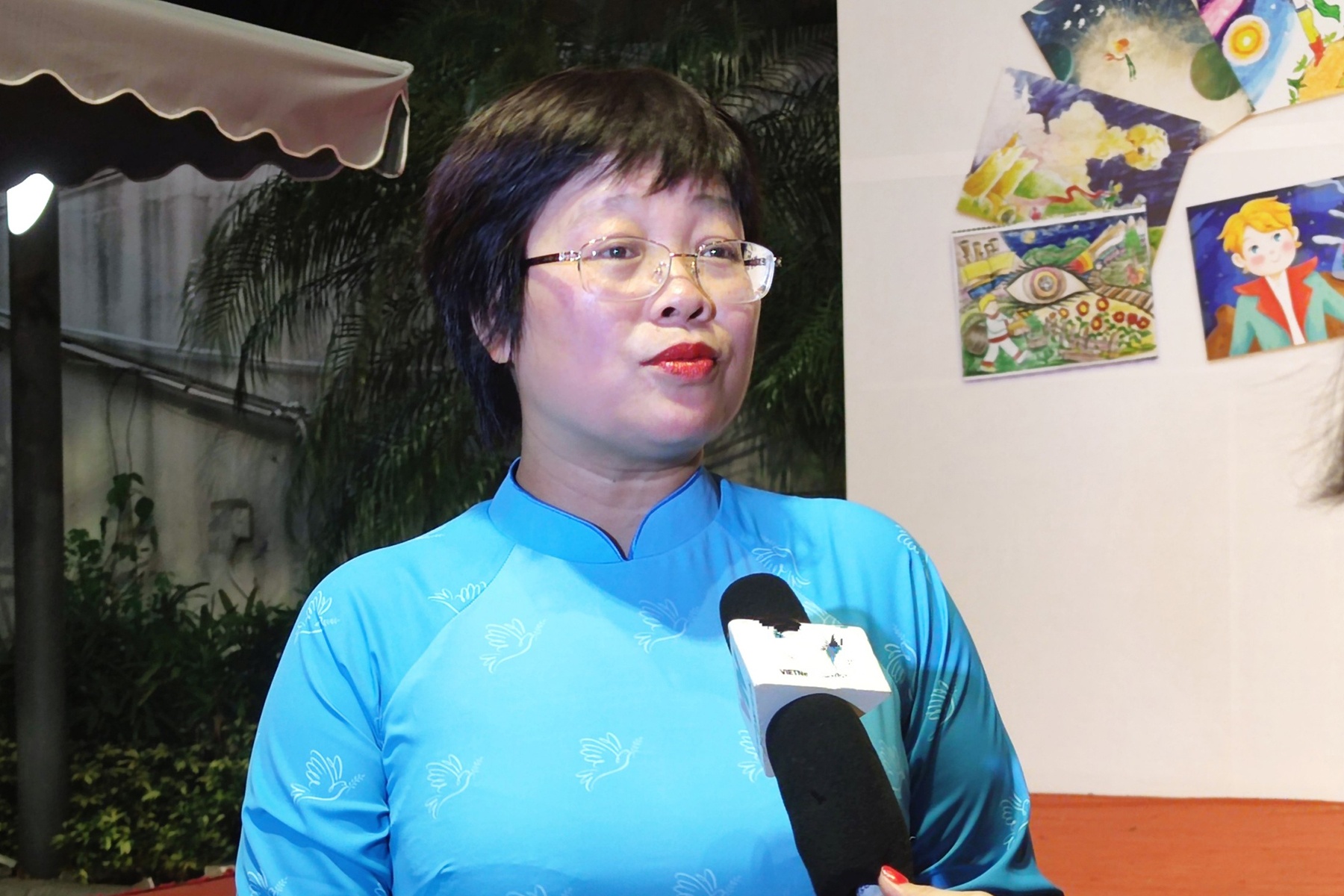 Nhung canh tay noi dai su nghiep phat trien van hoa doc hinh anh