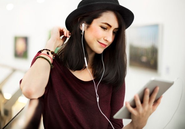 Podcast bung no manh o Tay Ban Nha hinh anh