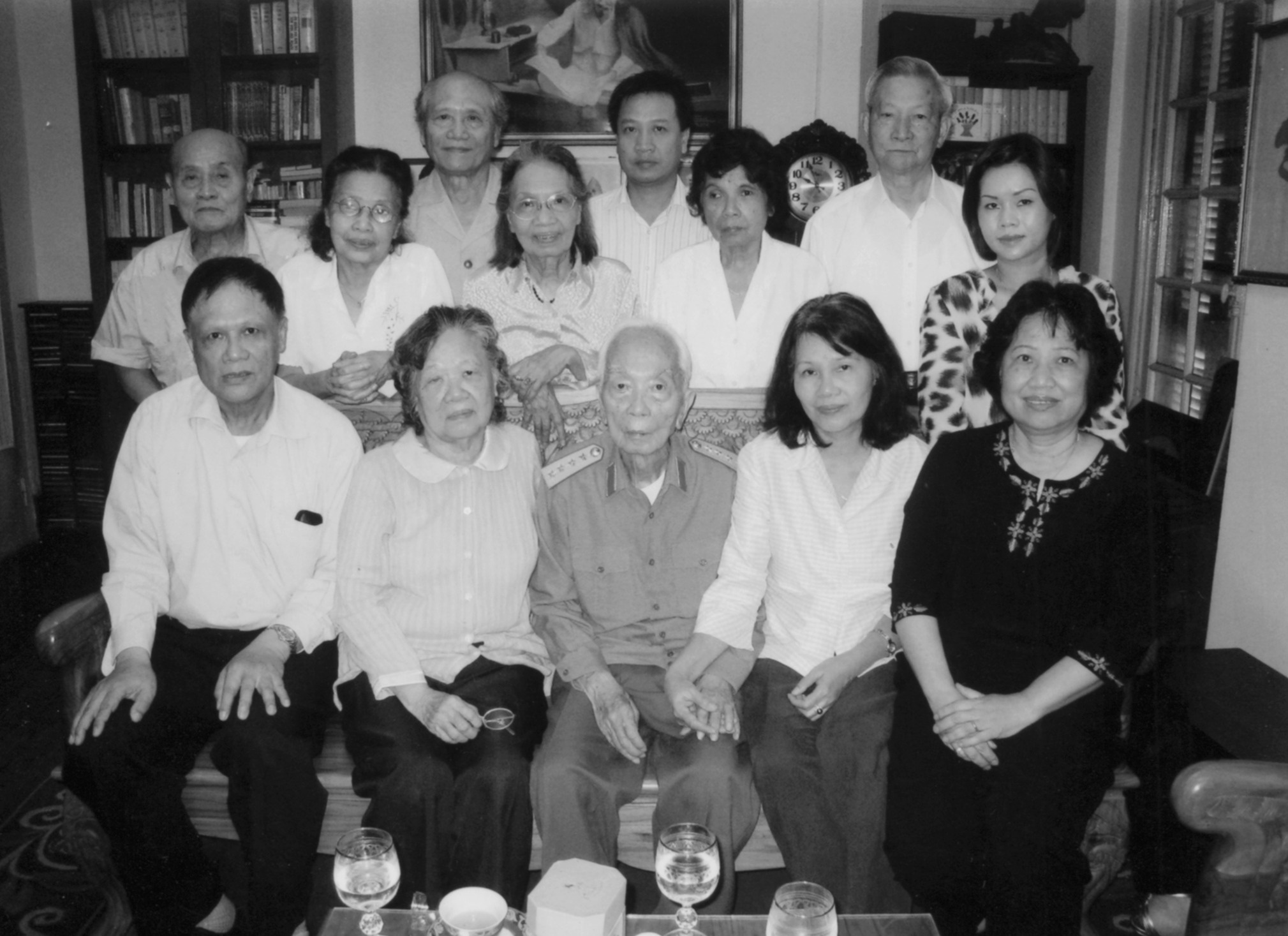 GS Dang Thai Mai anh 9