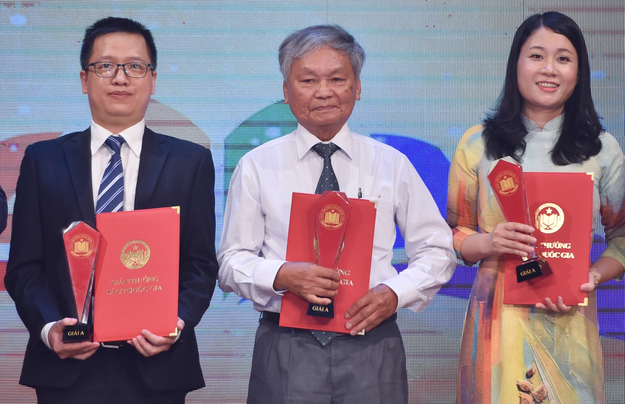 Dong luc cho nguoi lam sach hinh anh