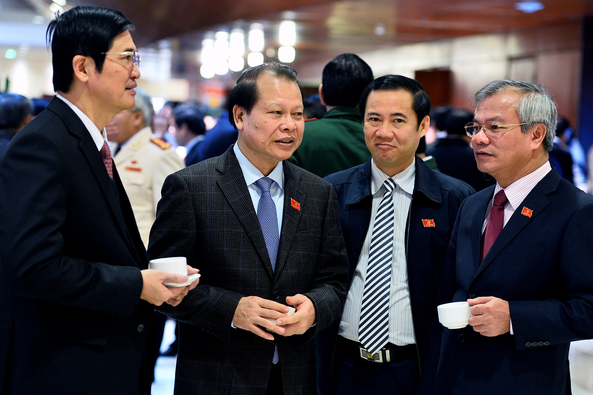 Dai hoi XII bieu quyet cac truong hop xin rut hinh anh