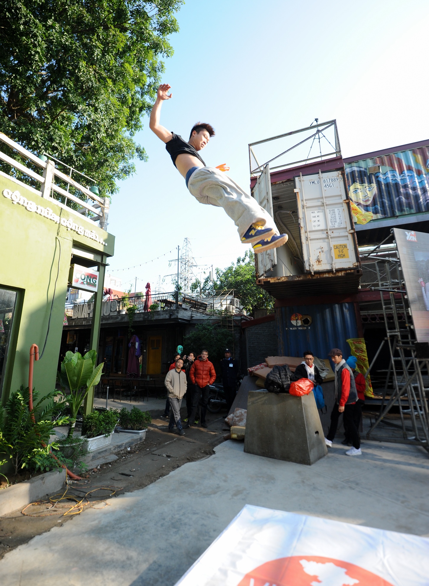 Đây là bộ môn nổi tiếng về khả năng vượt chướng ngại vật và những cú nhảy từ độ cao lên tới 4m.