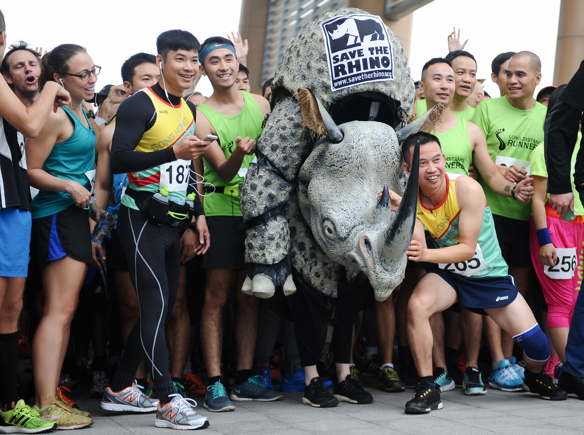 Sự kiện đã thu hút hơn 500 người tham gia, trong đó có nhiều nhóm chạy đến từ các đại sứ quán Anh, Pháp, Mỹ, Hà Lan, Nam Phi. Đặc biệt, một đại diện của tổ chức Bảo vệ tê giác thế giới mặc trang phục tê giác cũng tham gia đường chạy 5km để truyền cảm hứng cho những người tham gia.