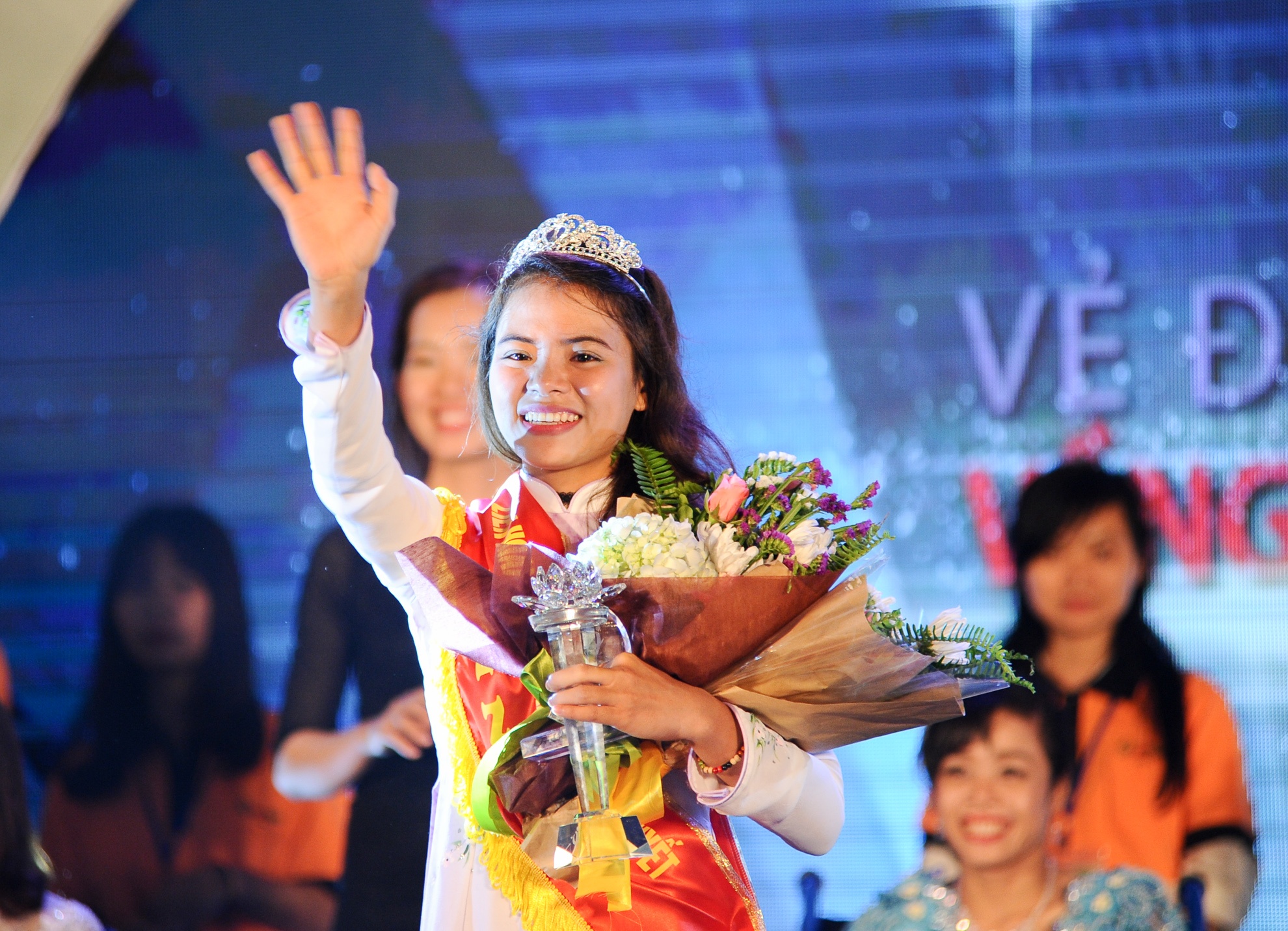 Bằng câu trả lời chân thực về điều quan trọng nhất để người khuyết tật có cơ hội tiếp xúc với công việc phù hợp là xã hội cần thay đổi thái độ phân biệt, kỳ thị với người khuyết tật, để người khuyết tật có cơ hội tiếp cận với những công việc ở trình độ cao hơn. Nguyễn Thị Thanh Hoa đã xứng đáng giành danh hiệu Hoa khôi Vầng trăng khuyết.