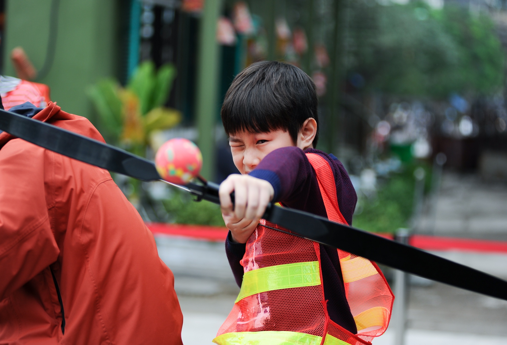 Vũ Hoàng Minh (9 tuổi) là thí sinh nhỏ tuổi nhất tham gia giải. Hoàng Minh cho biết: Cháu đã từng xem bắn cung ở trên ti vi nhưng chưa bao giờ được thử sức. Hôm nay, cháu rất vui được đi theo anh đến để bắn thử. Sau giải này, cháu muốn được quay lại chơi thêm và hi vọng là sẽ bắn giỏi.