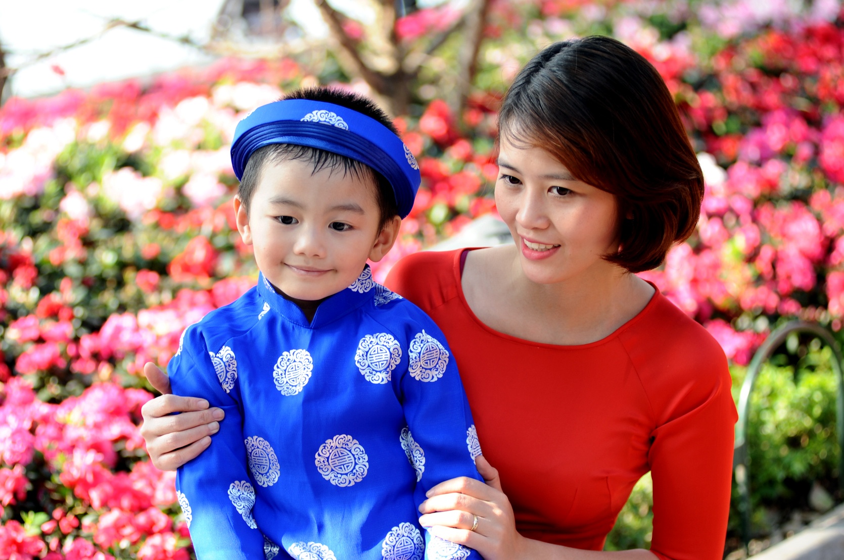 Cac diem vui choi dong duc ngay dau xuan hinh anh