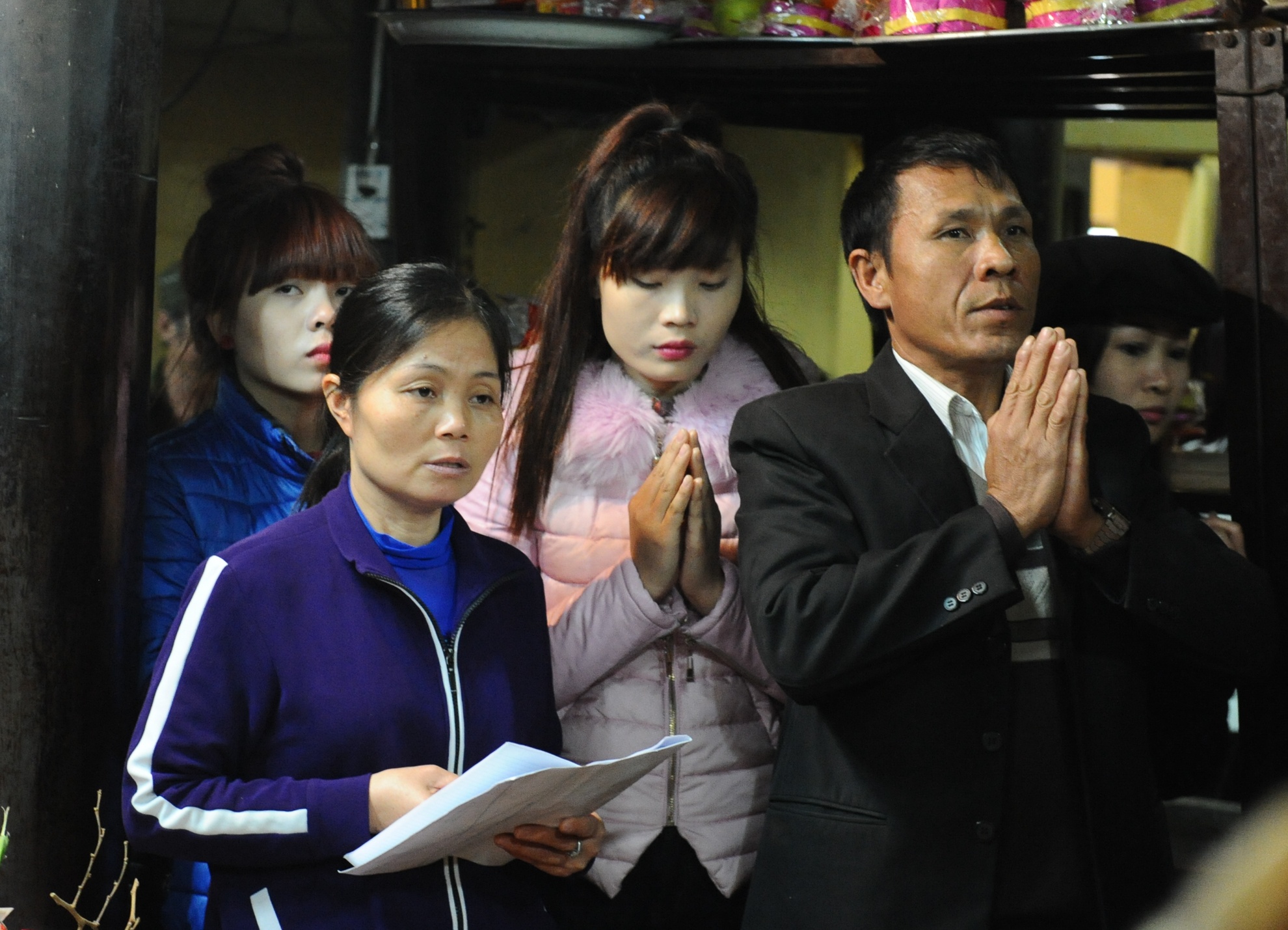 Do xo vay von, xin loc roi vai den Ba Chua kho hinh anh