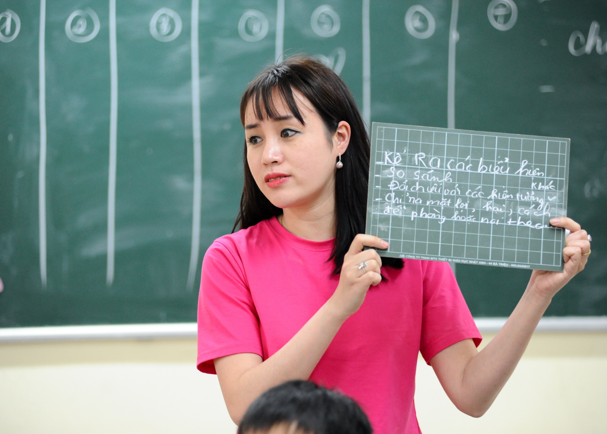 co giao du bao thoi tiet anh 2