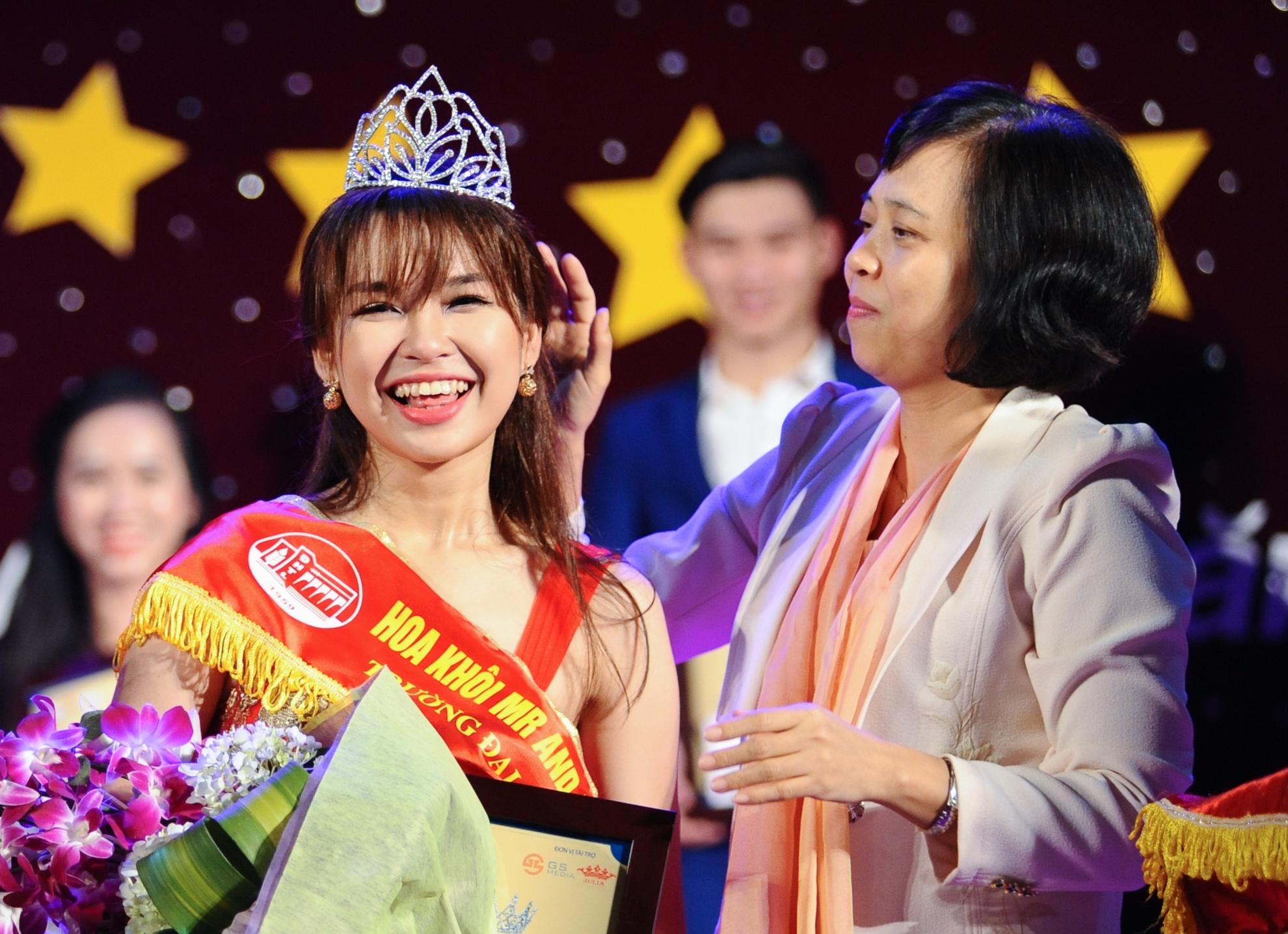 Co gai nhut nhat tro thanh hoa khoi Dai hoc Thuy Loi hinh anh