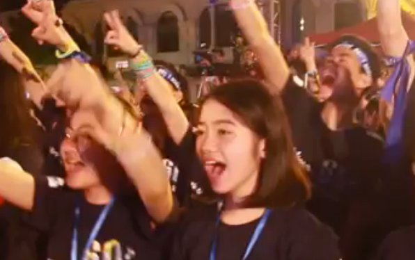 Gioi tre Ha thanh xuong pho huong ung Gio Trai dat hinh anh