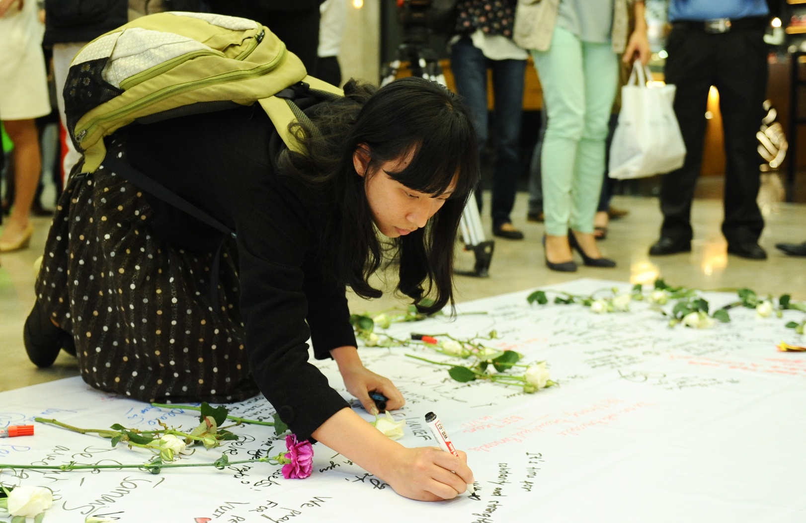 Nguoi Ha Noi cau nguyen cho nan nhan vu danh bom Bi hinh anh