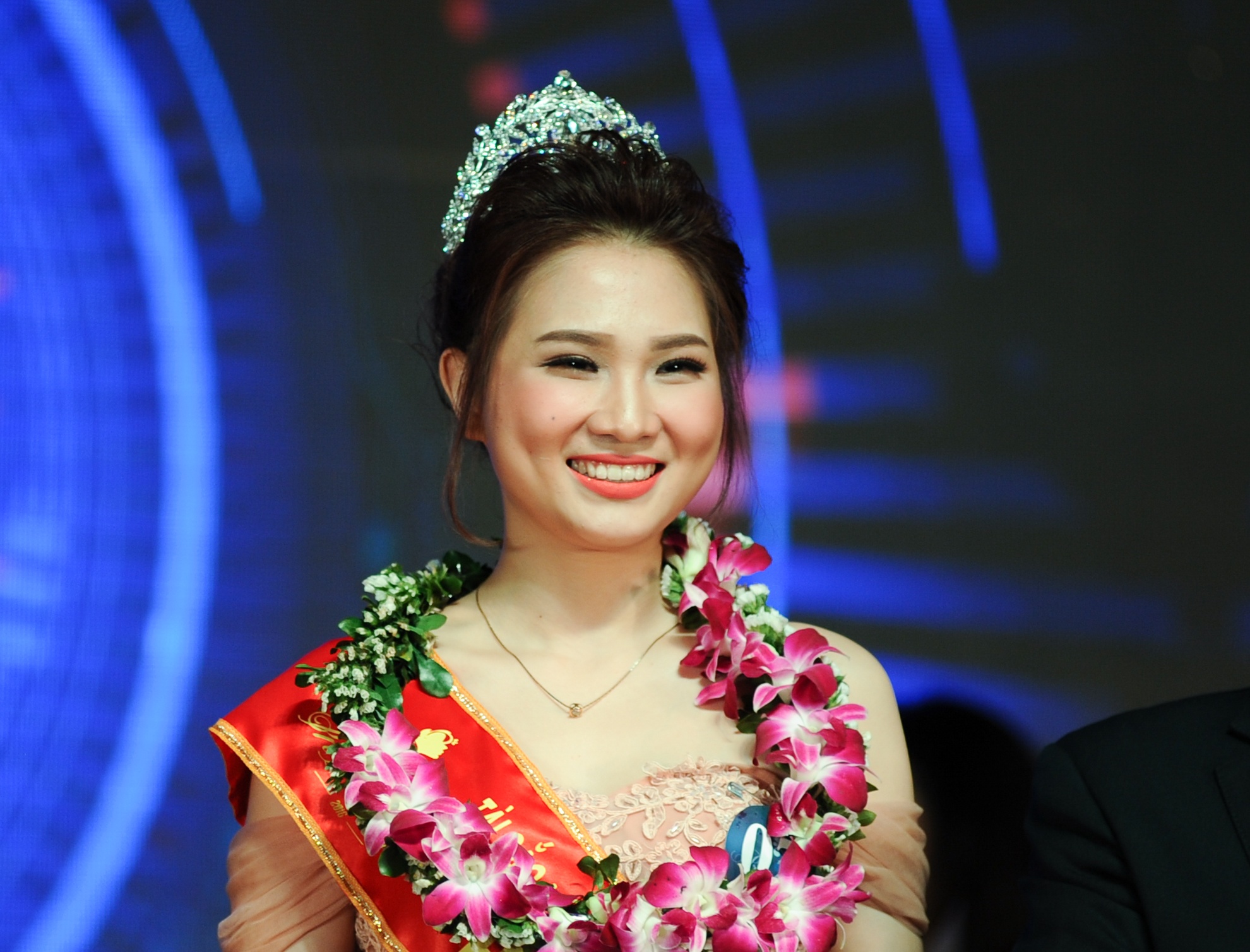 Nu sinh 20 tuoi tro thanh hoa khoi Hoc vien Bao chi hinh anh