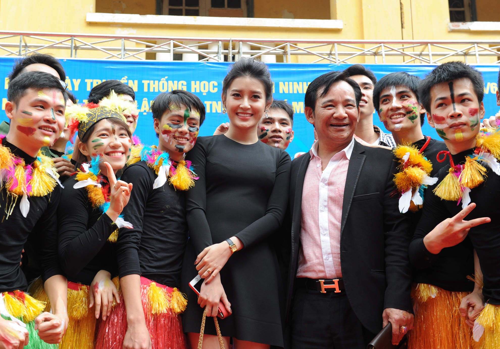 Nu sinh hoc vien an ninh nhay dan vu anh 3