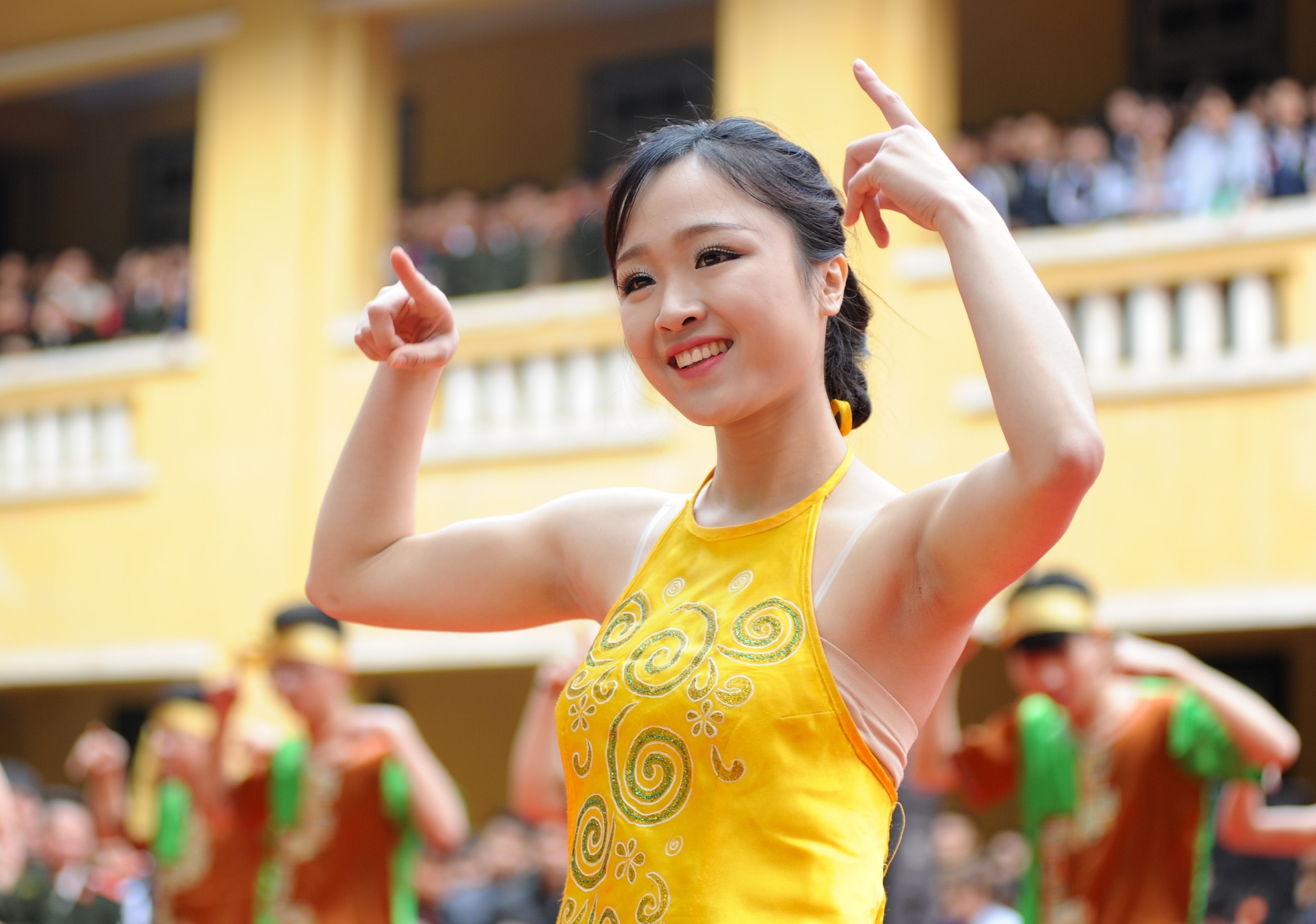 Nu sinh hoc vien an ninh nhay dan vu anh 6