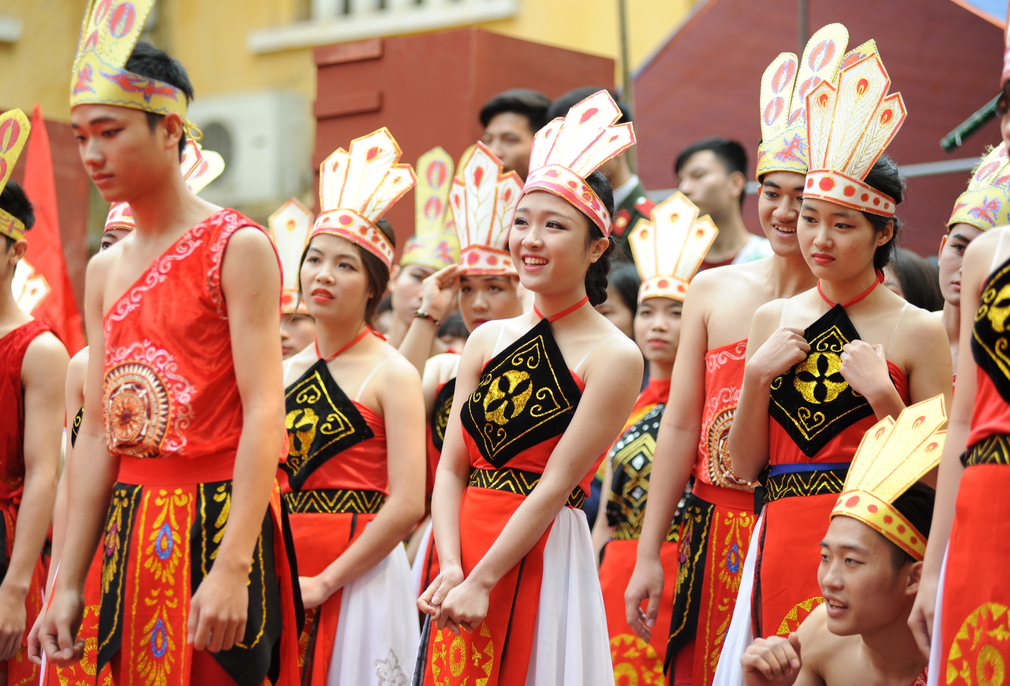 Nu sinh hoc vien an ninh nhay dan vu anh 8