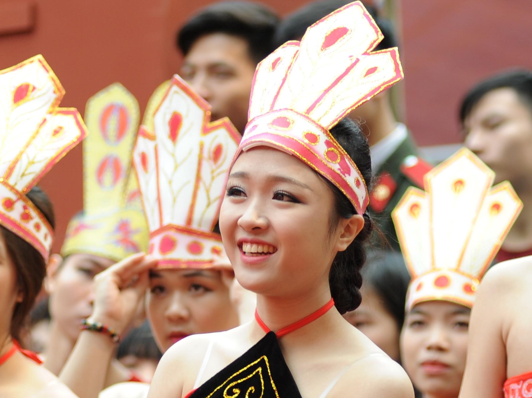 Nu sinh Hoc vien An ninh nhan dan xinh tuoi nhay dan vu hinh anh