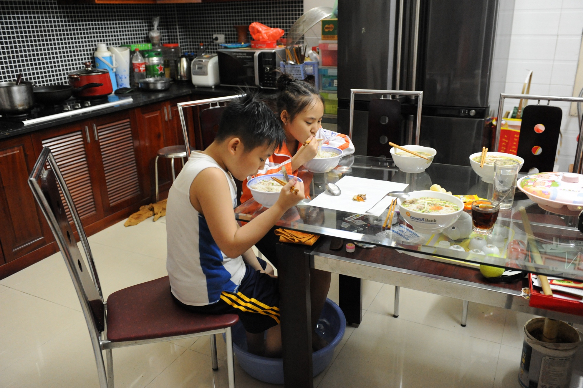 Anh em sinh doi anh 11