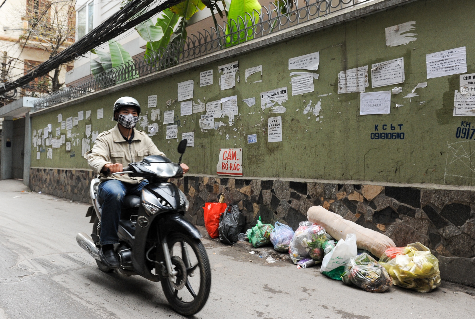 Quang cao rao vat trai phep anh 1