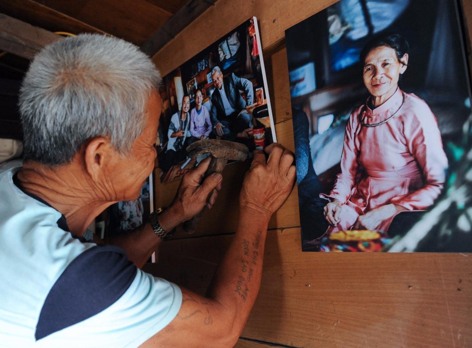 Cap tinh gia ban ron tren ngoi nha noi song Hong hinh anh