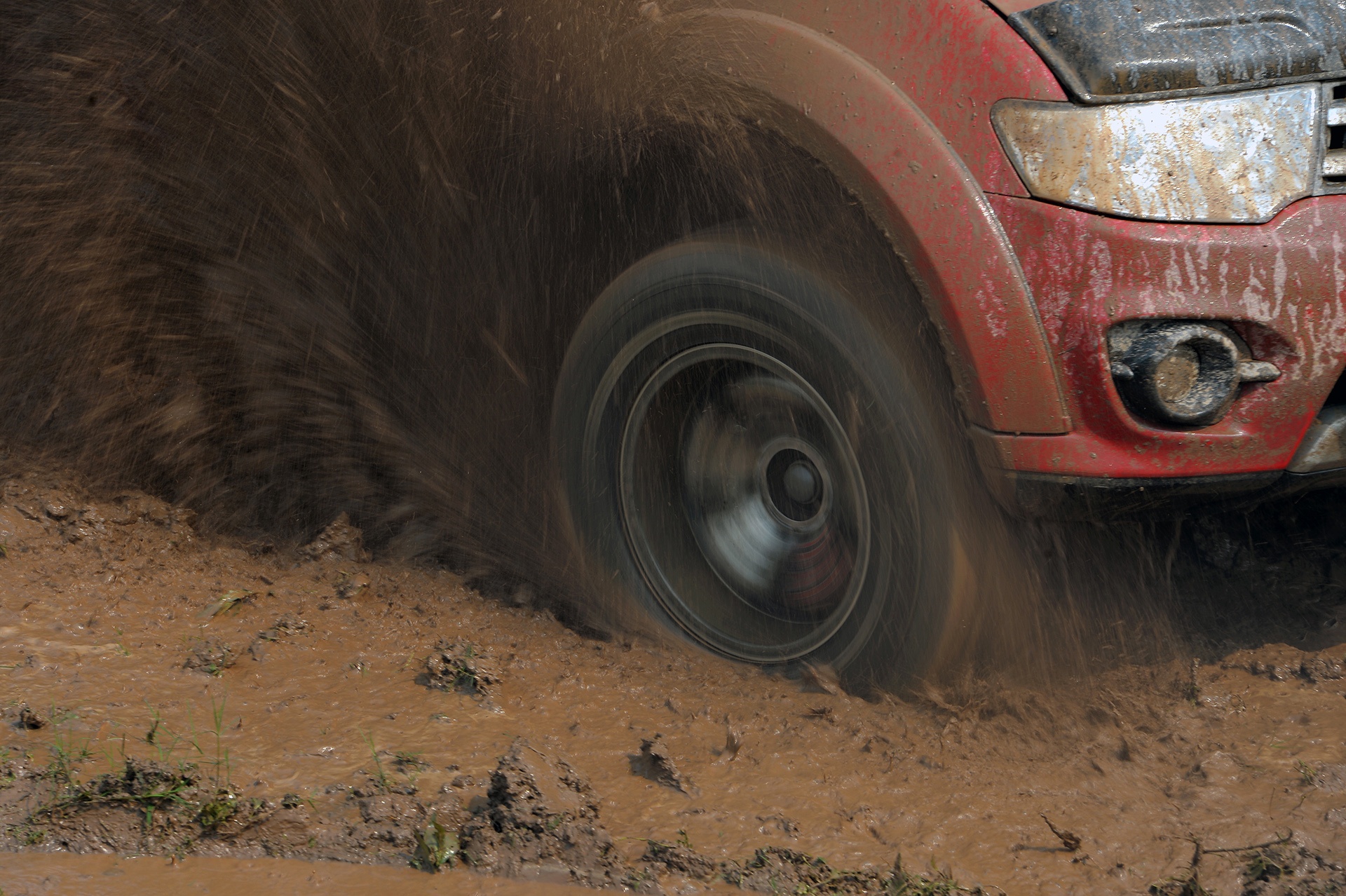 dua xe ban tai tren song Hong anh 7