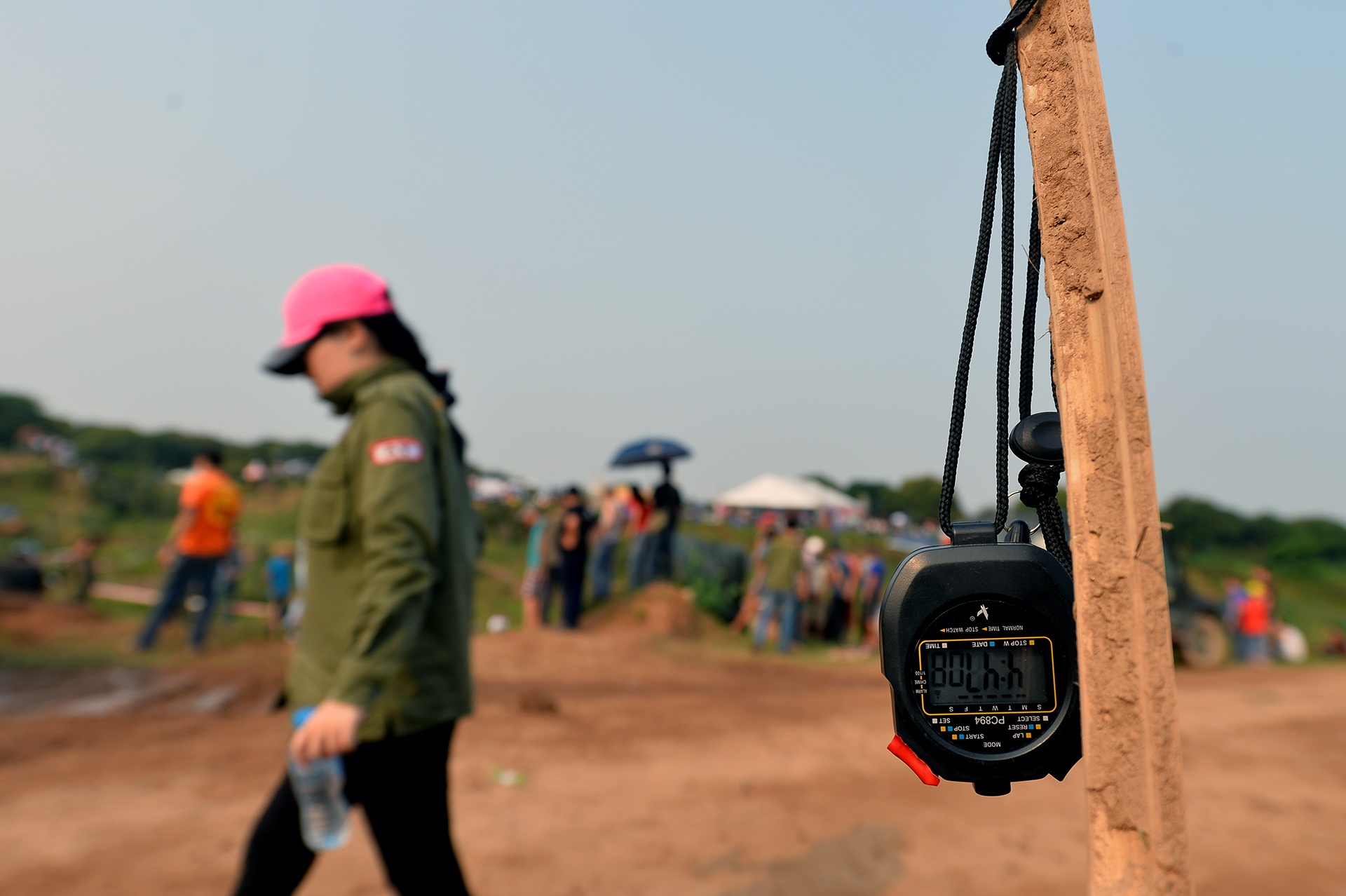 dua xe ban tai tren song Hong anh 2