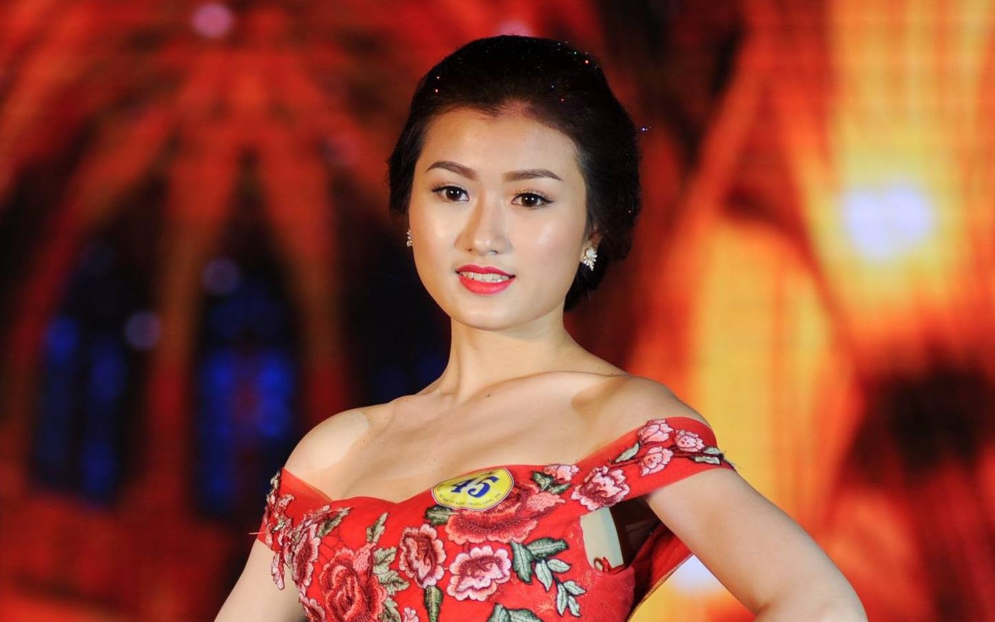 Nu sinh 21 tuoi tro thanh hoa khoi Dai hoc Lao dong - Xa hoi hinh anh