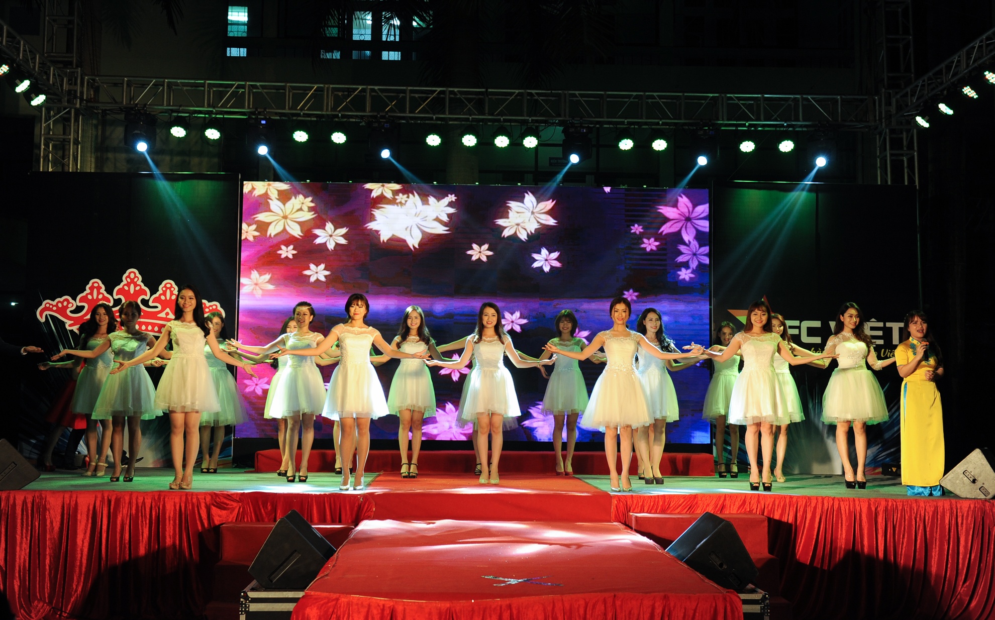 Hoa khoi dai hoc Lao dong xa hoi anh 1