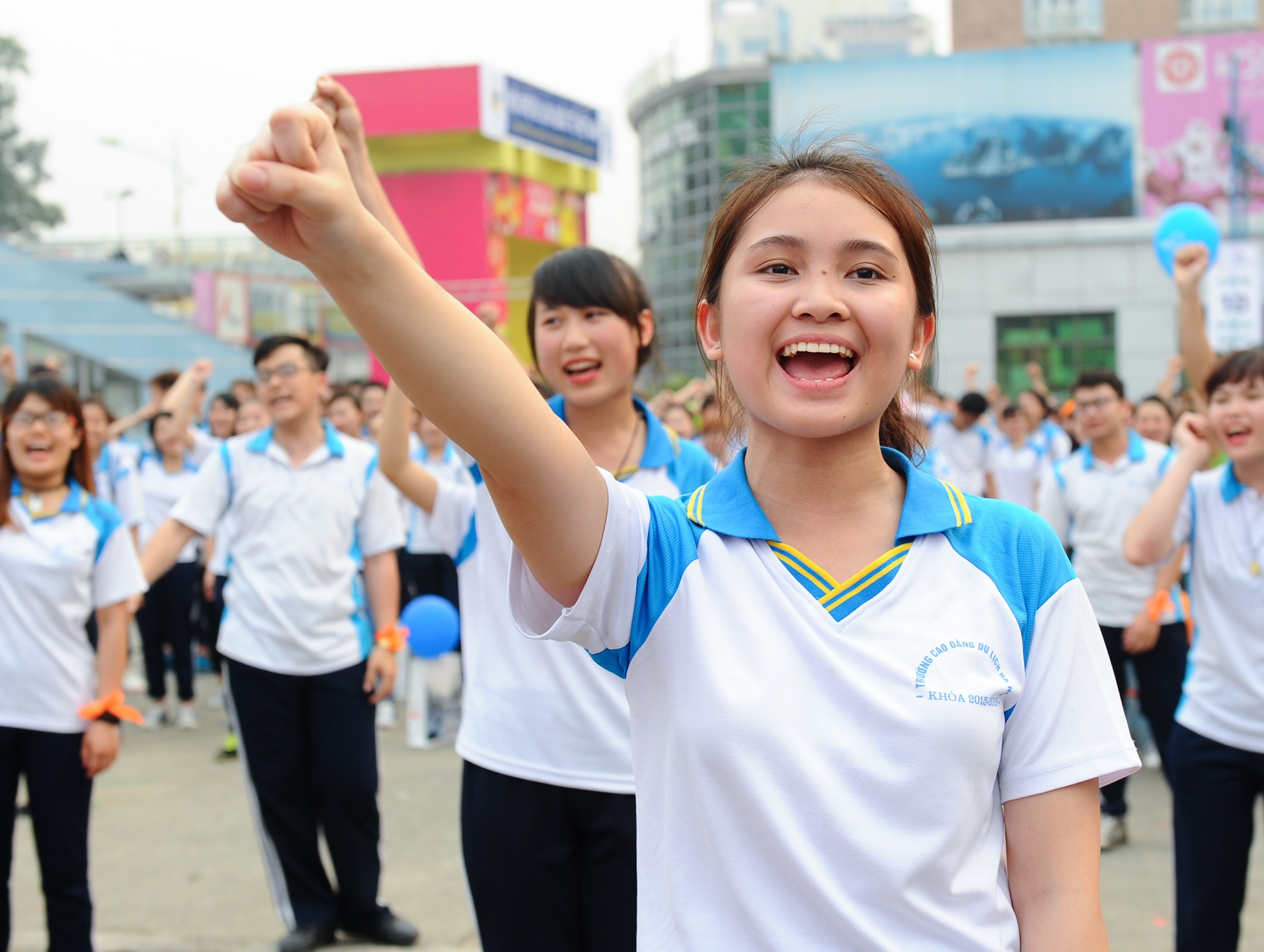 sinh viên nhảy flashmob cổ động ý thức du khách ảnh 10 sinh vien nhay flashmob co dong y thuc du khach anh 10