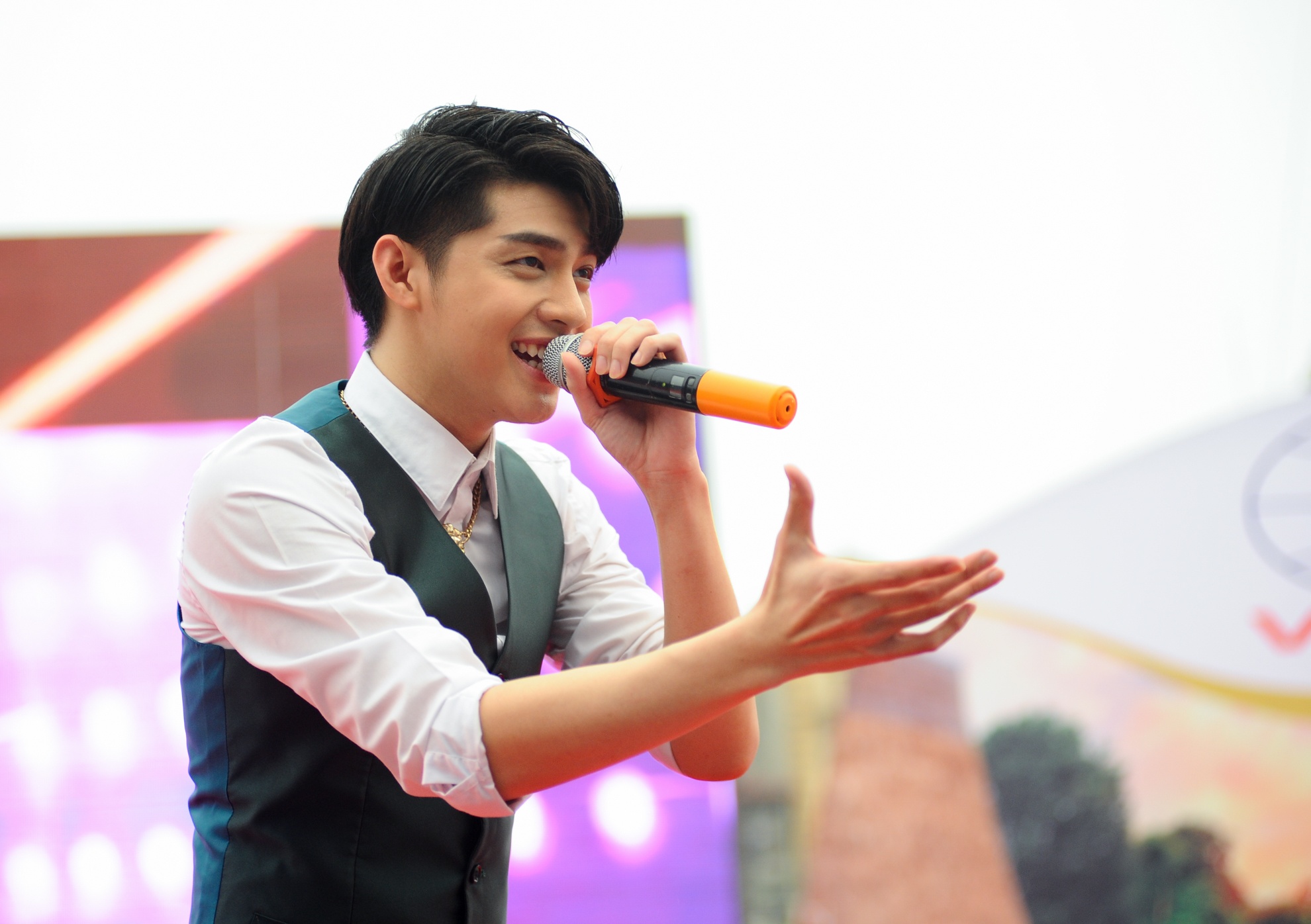 sinh viên nhảy flashmob cổ động ý thức du khách ảnh 5 sinh vien nhay flashmob co dong y thuc du khach anh 5