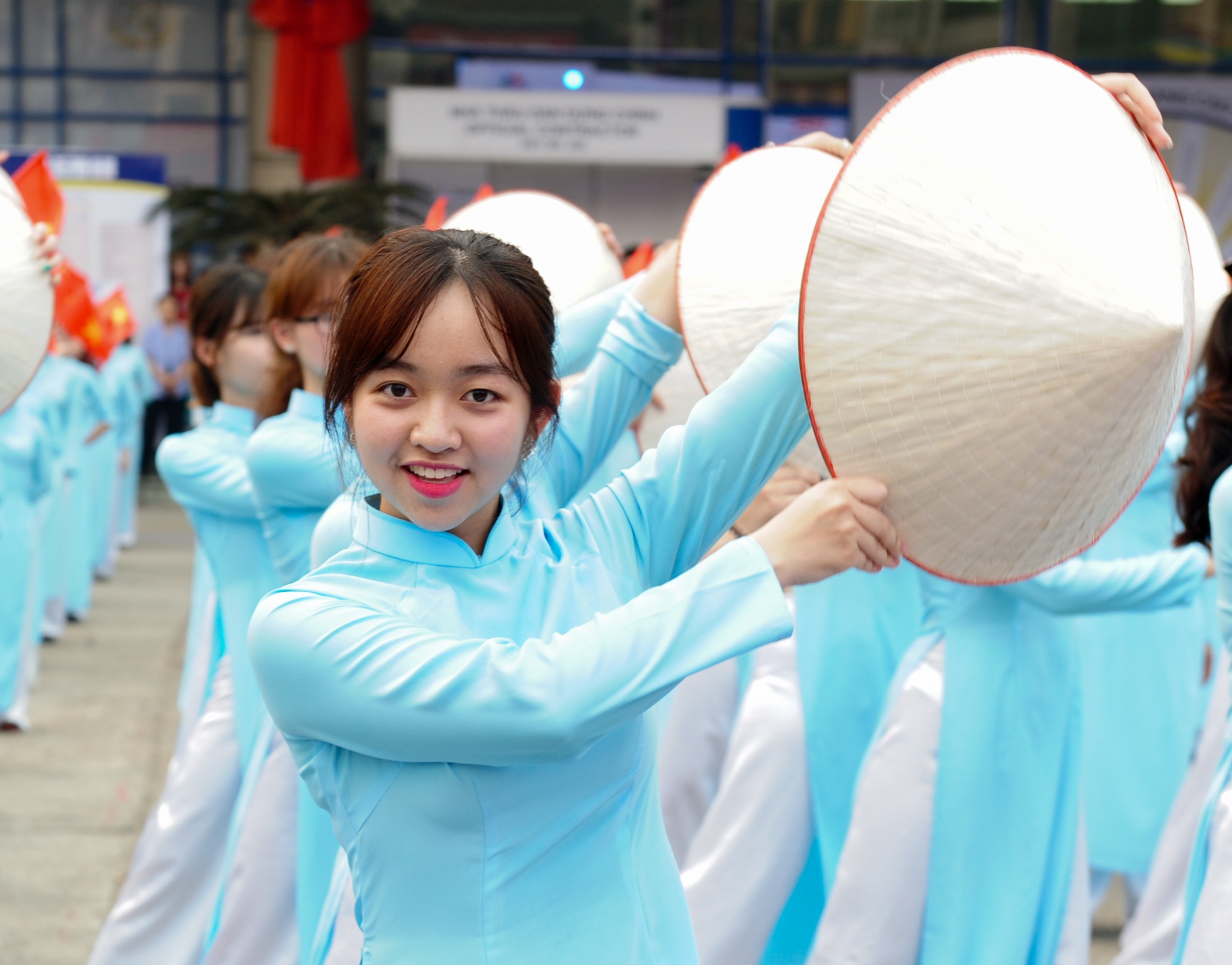 sinh viên nhảy flashmob cổ động ý thức du khách ảnh 9 sinh vien nhay flashmob co dong y thuc du khach anh 9