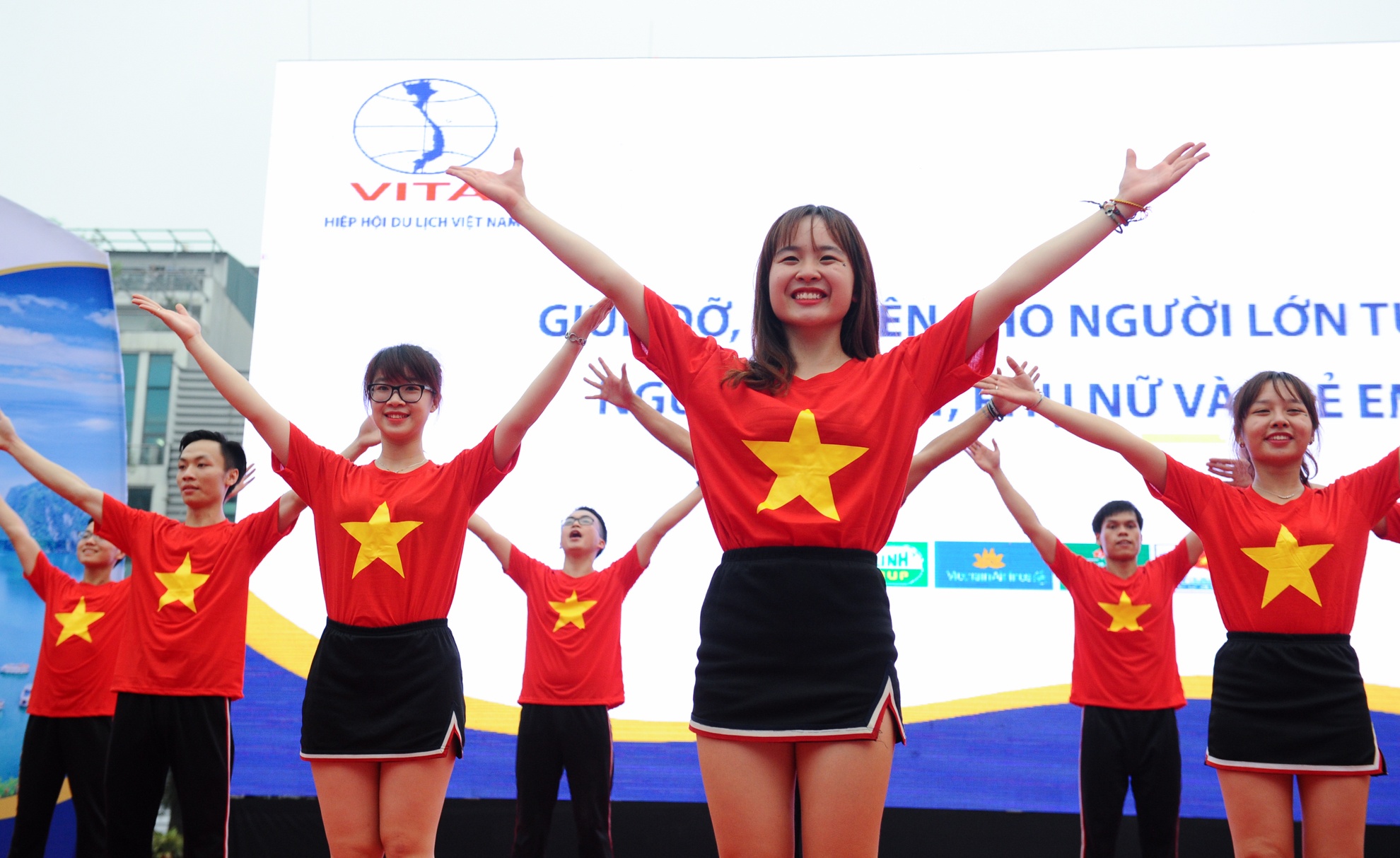 2.000 nguoi nhay flashmob co dong van minh du lich hinh anh