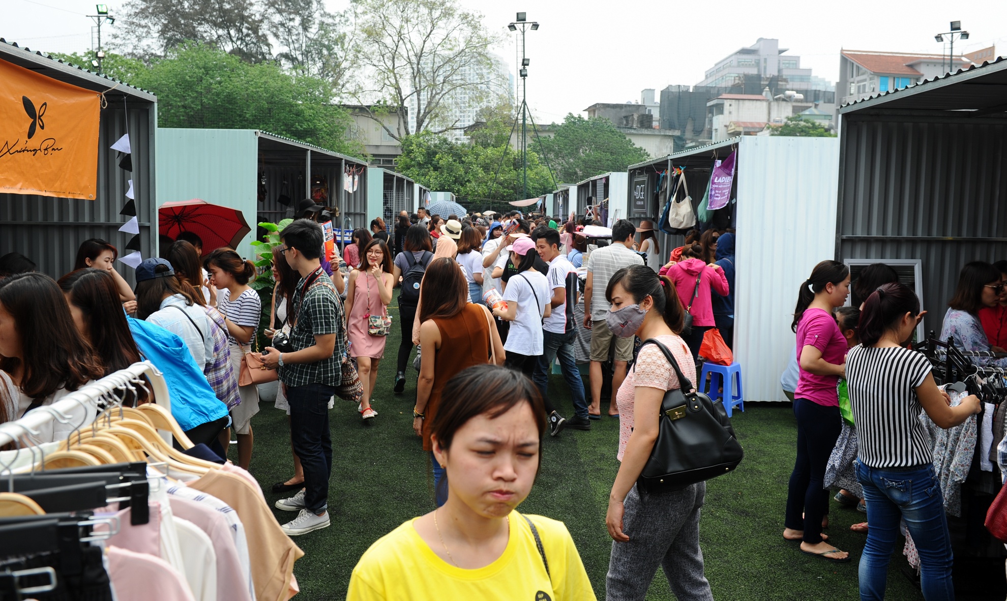 Hoi cho container dong cua anh 5