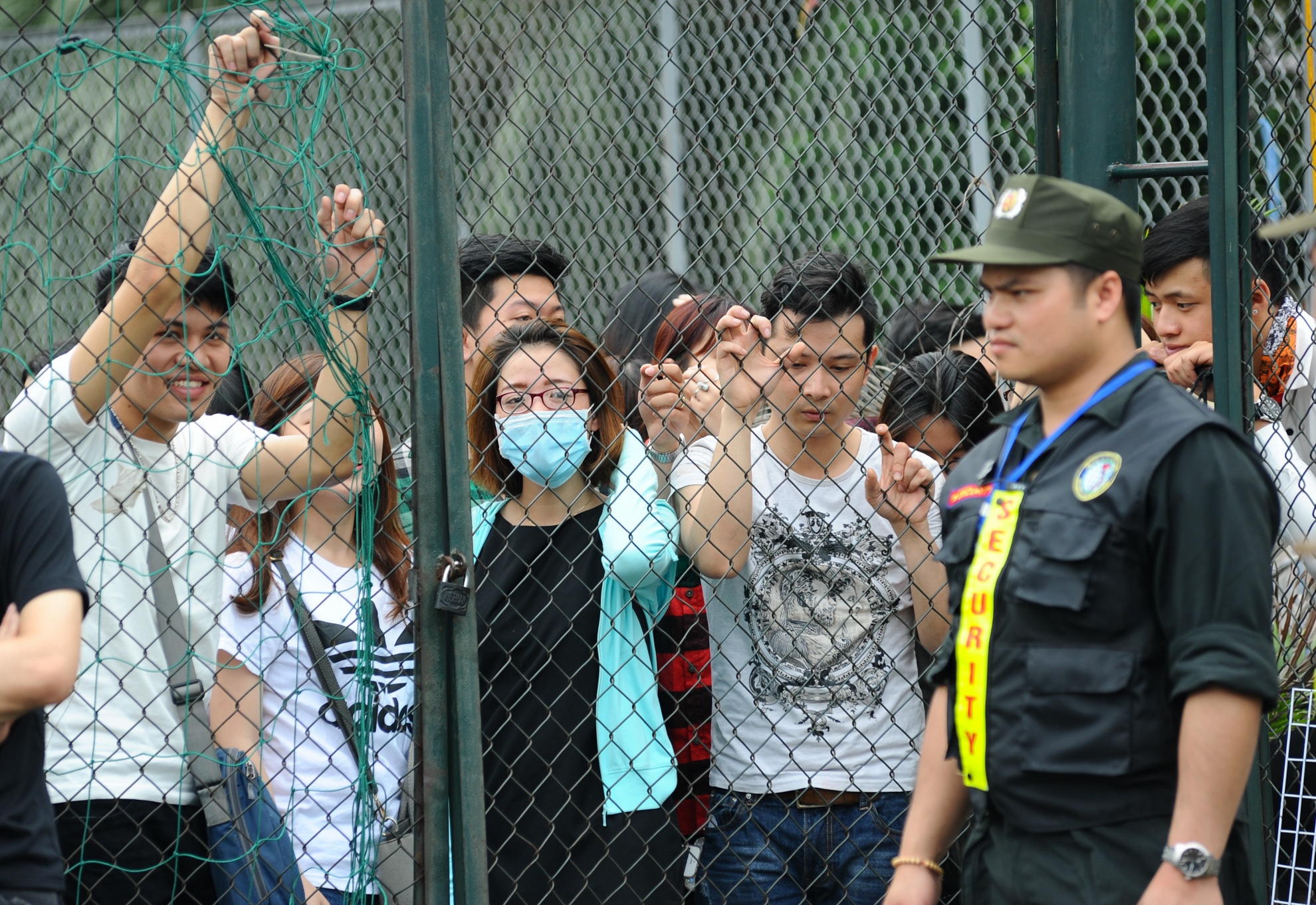 Hoi cho container dong cua anh 9