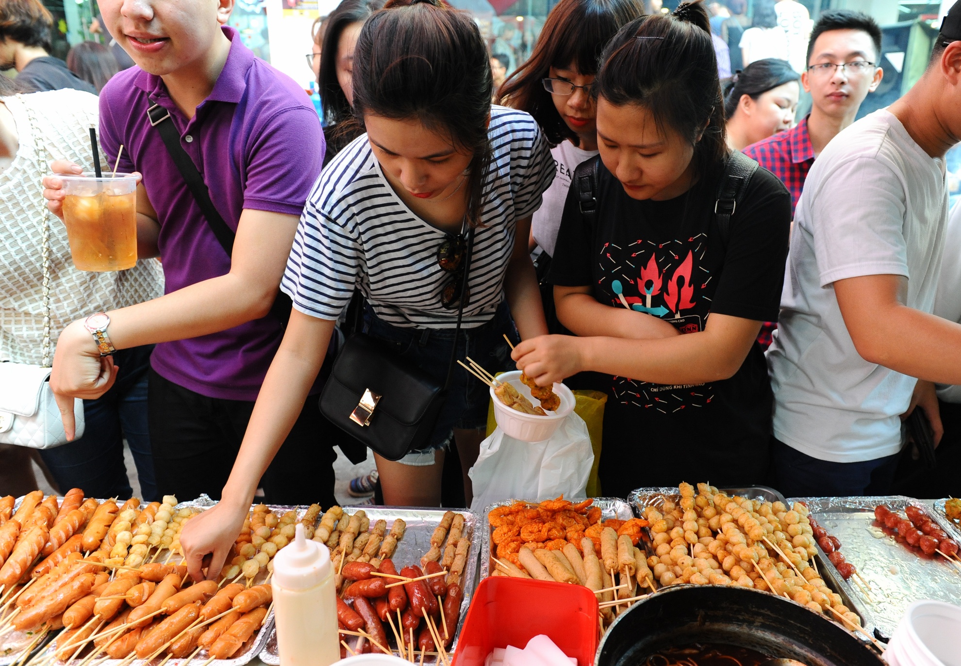 Gioi tre chen chan o hoi cho The New District Ha Noi hinh anh