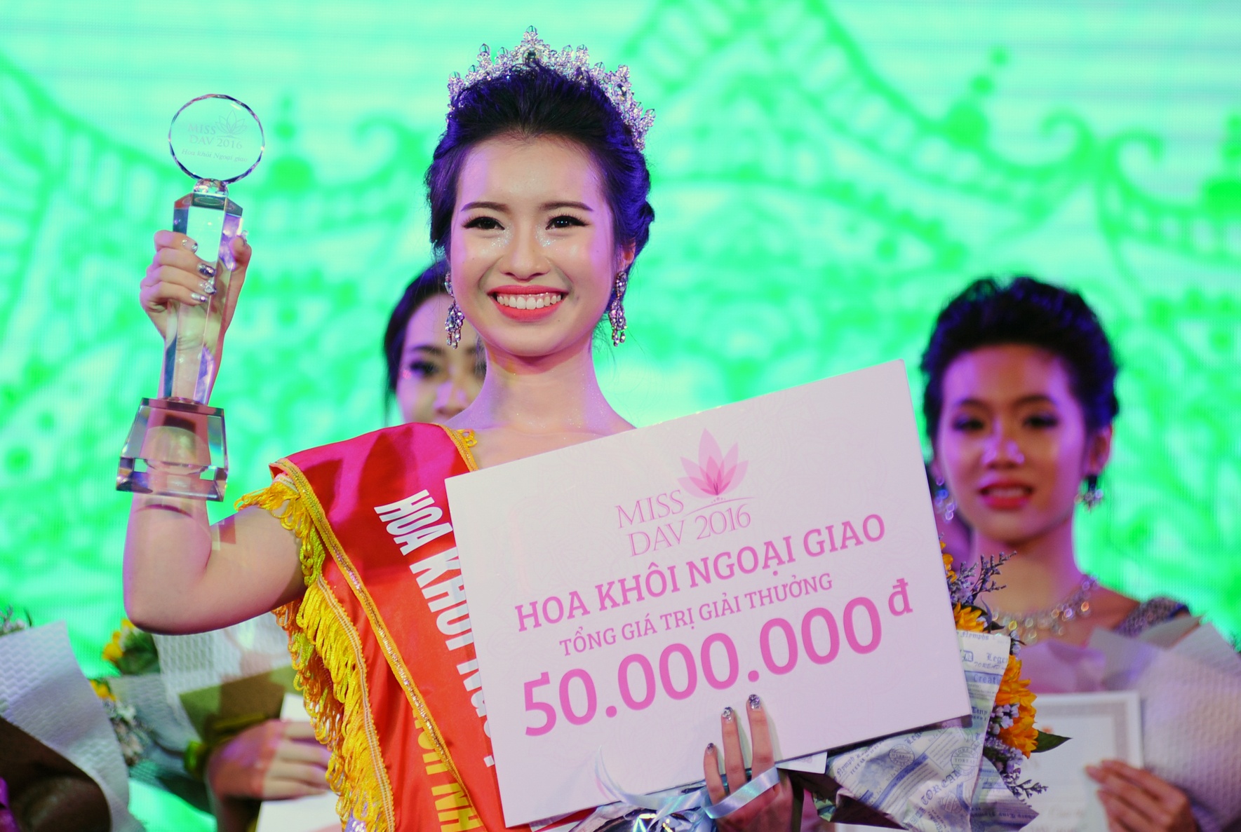 Tan Hoa khoi Ngoai giao chua mot lan yeu hinh anh