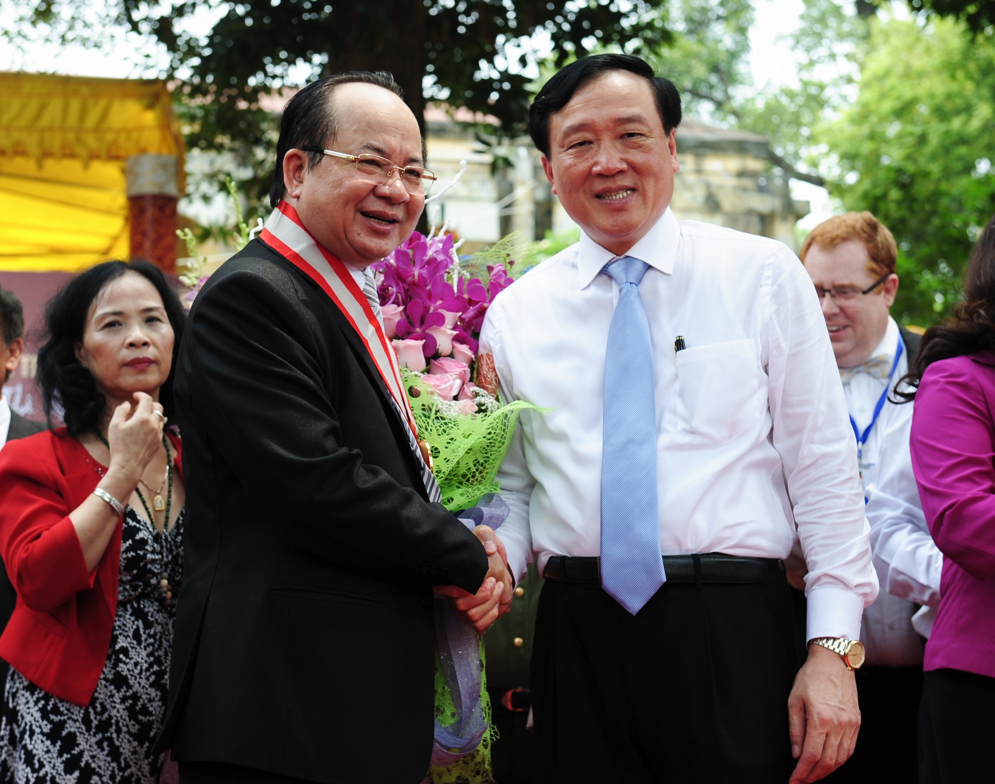 Hoa lu thi tap lap ky luc the gioi anh 8