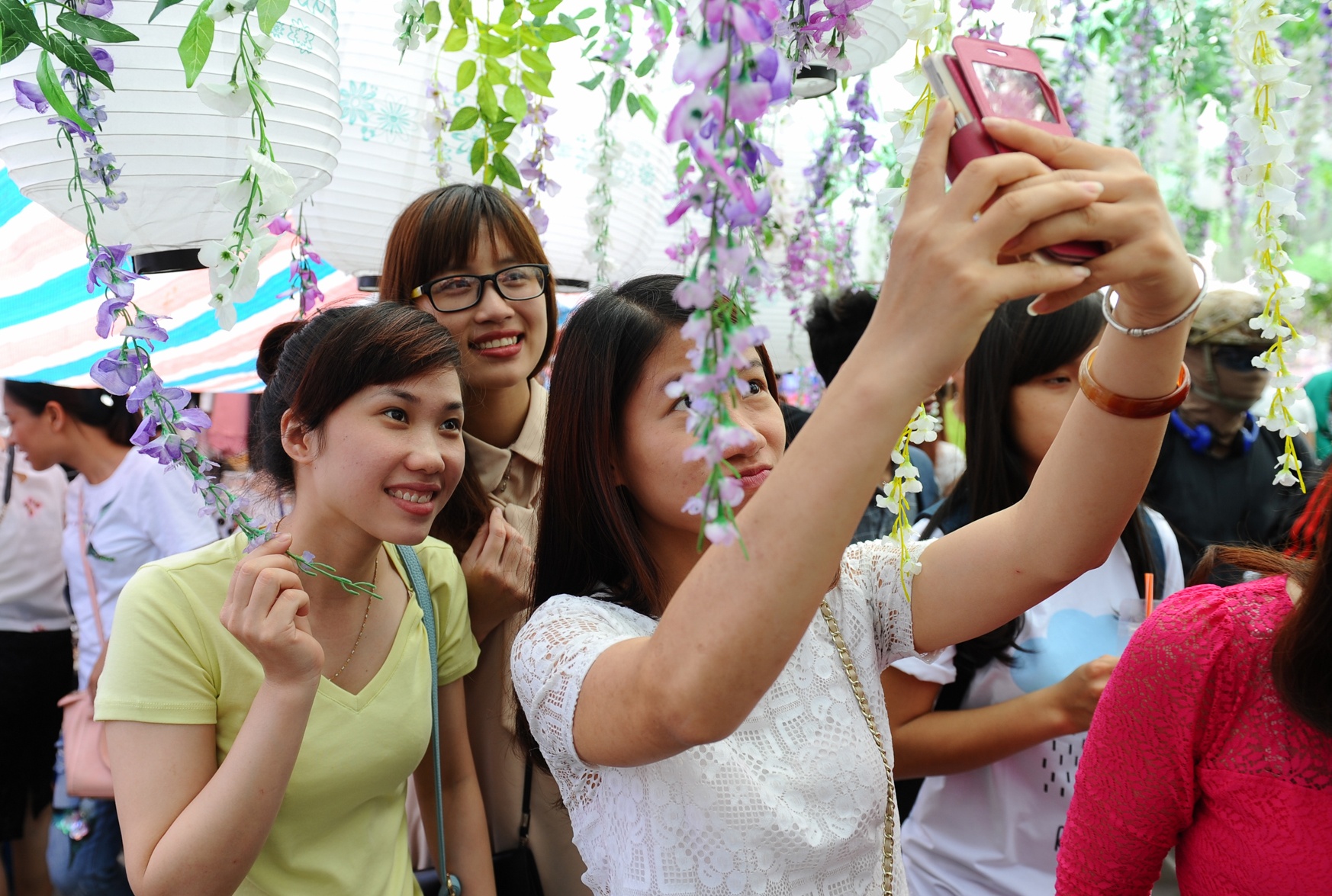 Gioi tre Ha thanh that vong voi le hoi hoa tu dang hinh anh