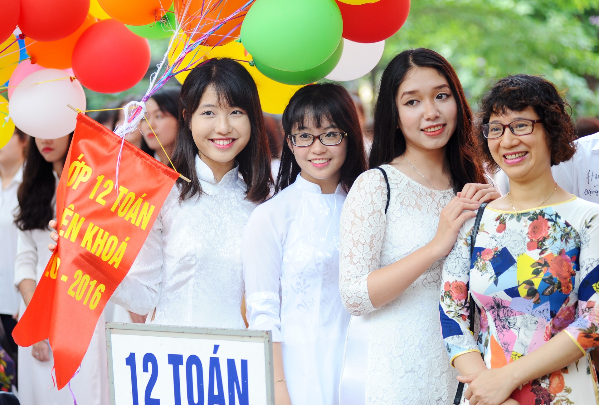 nu sinh chia tay tuoi hoc tro anh 2