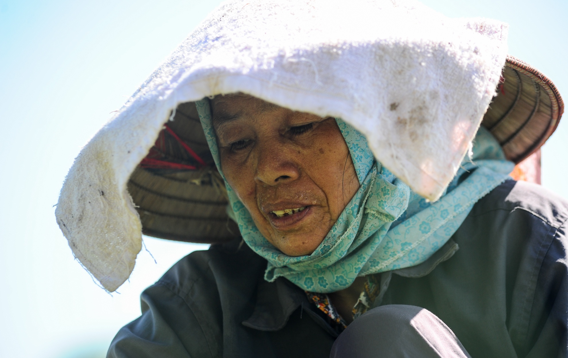 Nguoi dan danh vat voi nang nong 39 do C hinh anh