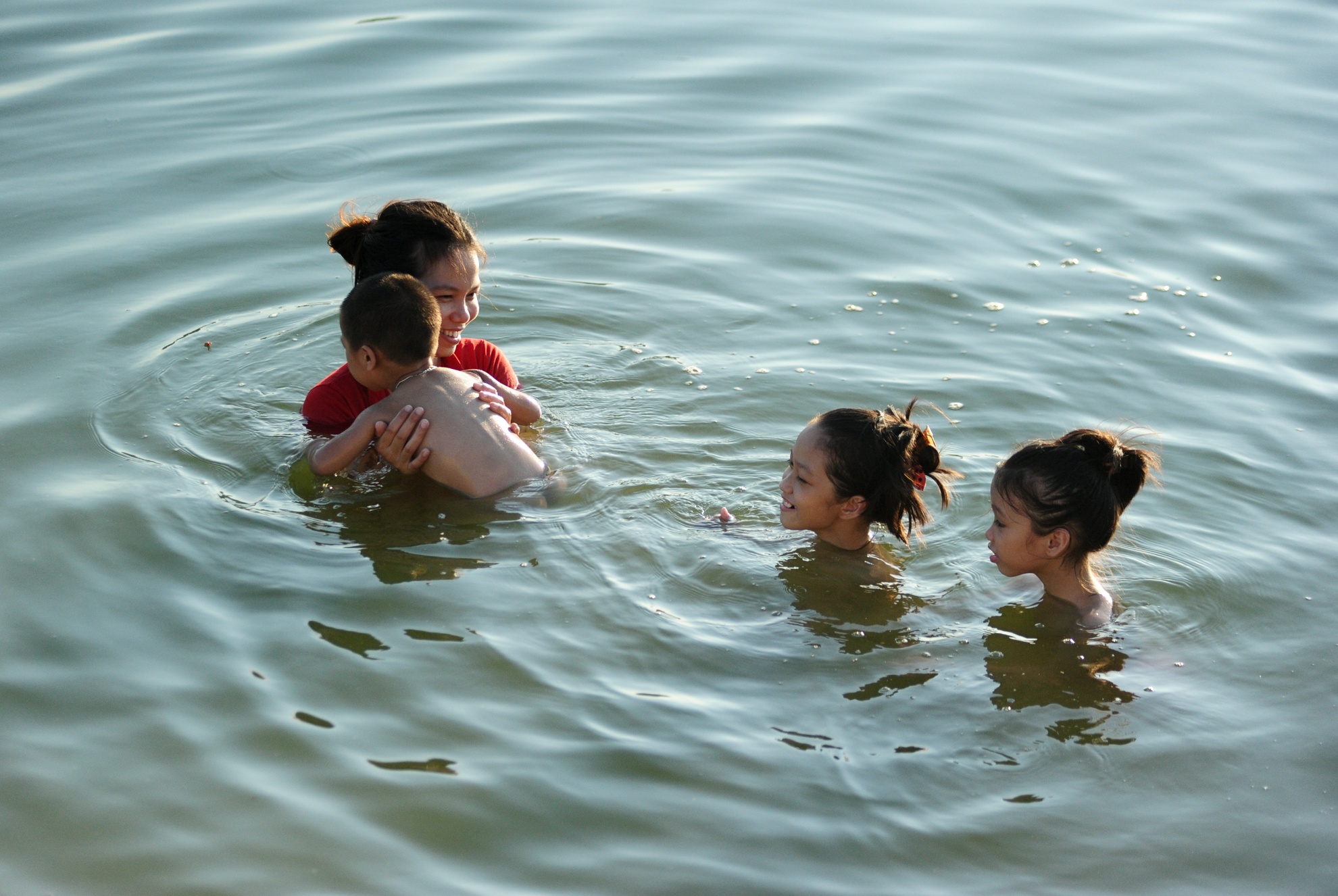 tắm ao làng ngày nắng nóng ảnh 8 tam ao lang ngay nang nong anh 8