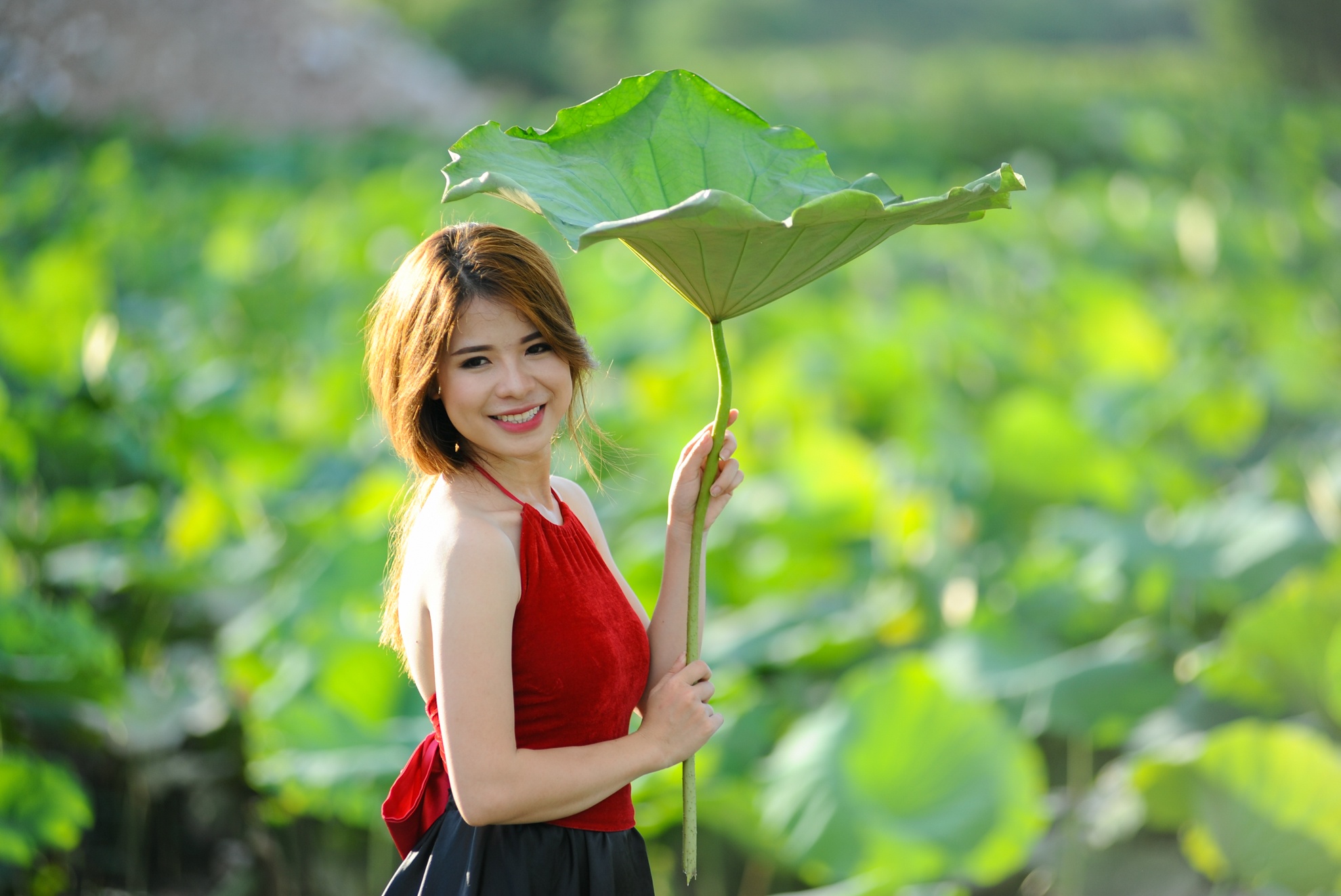 Gioi tre Ha thanh doi nang tao dang voi sen mat mua hinh anh