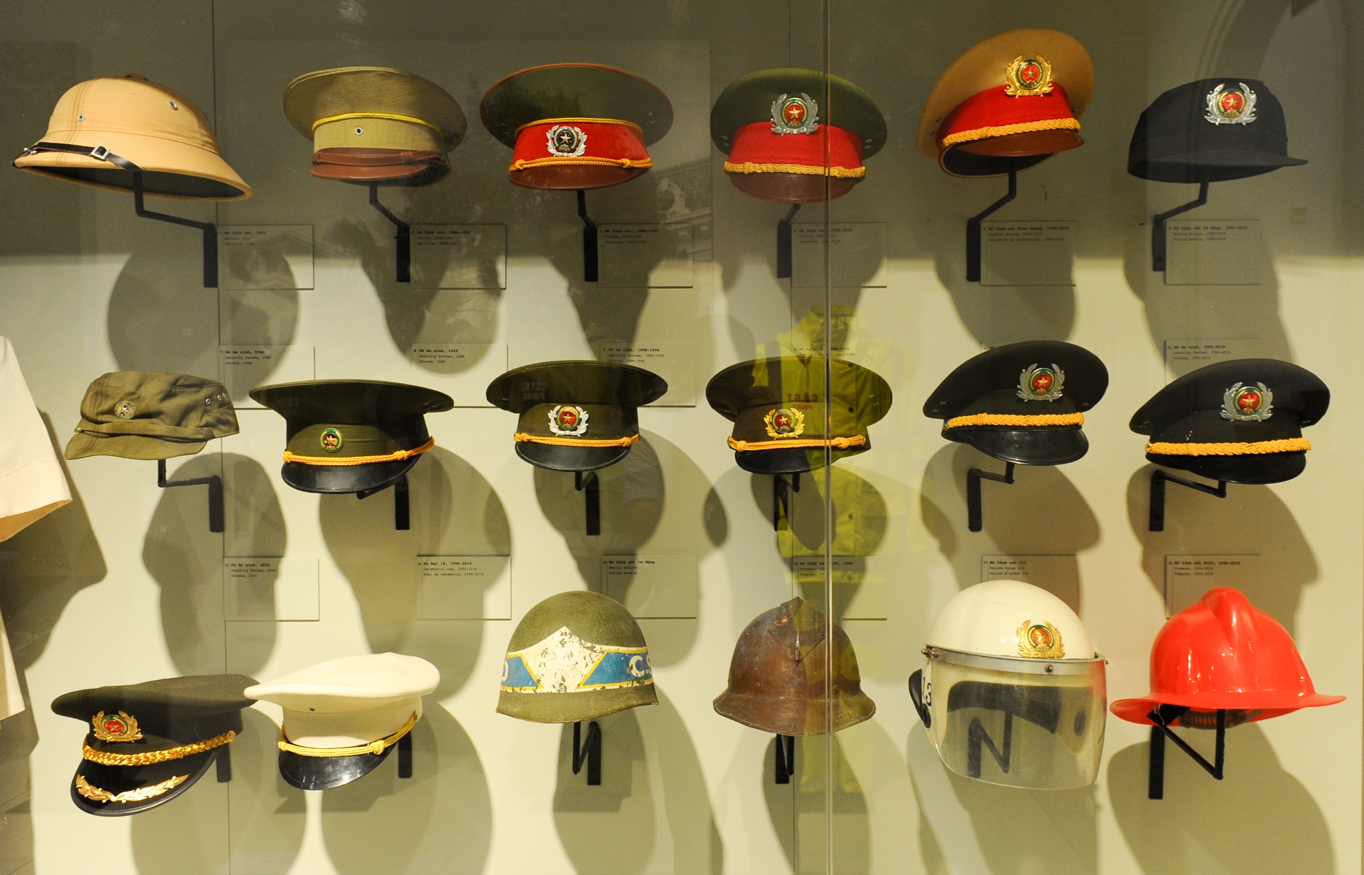 Trang phuc cong an nhan dan anh 10