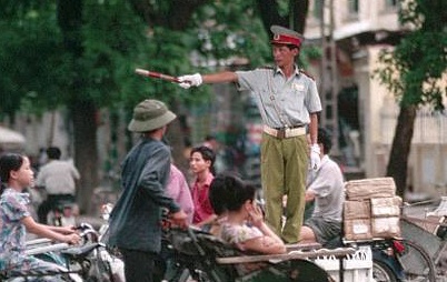 Nhung trang phuc cua luc luong cong an tu 1945 den nay hinh anh