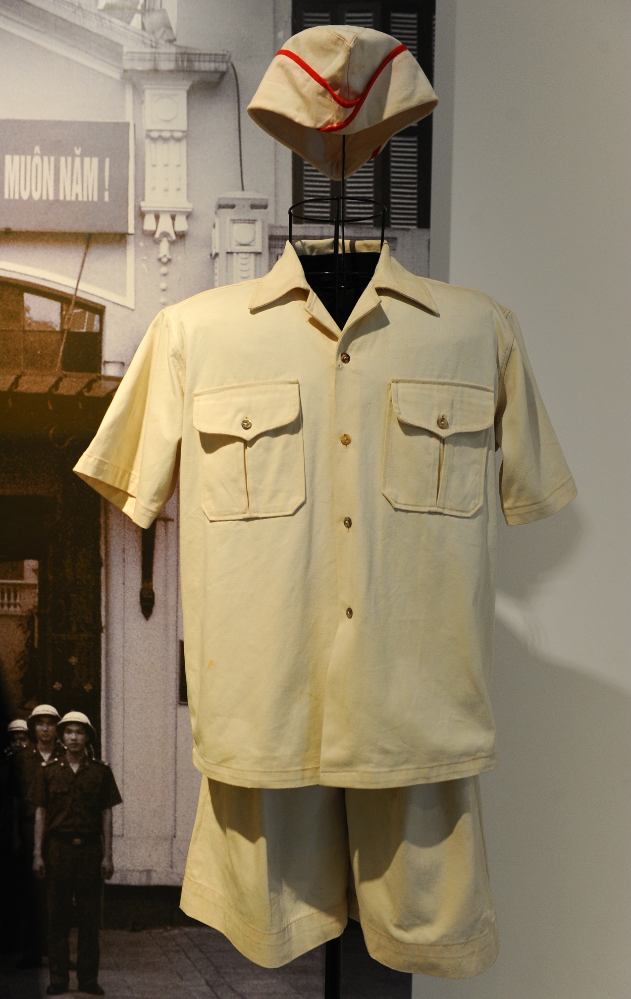 Trang phuc cong an nhan dan anh 1