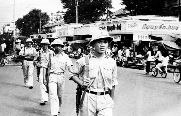 Trang phuc cong an nhan dan anh 4