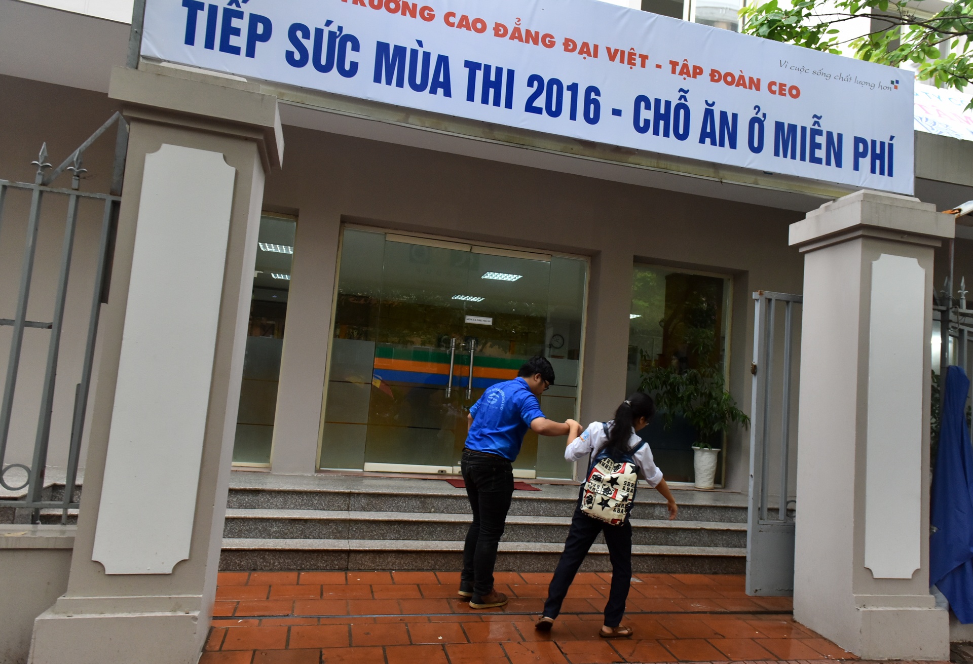 Thi sinh bai liet thi dai hoc anh 2