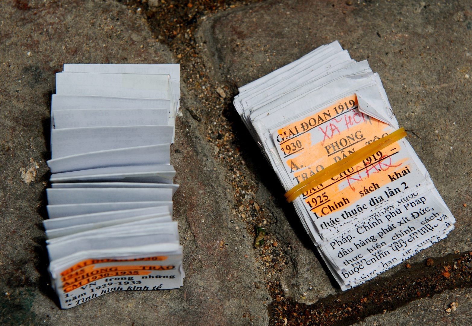 Tai lieu rai truoc cong truong sau gio thi Su hinh anh