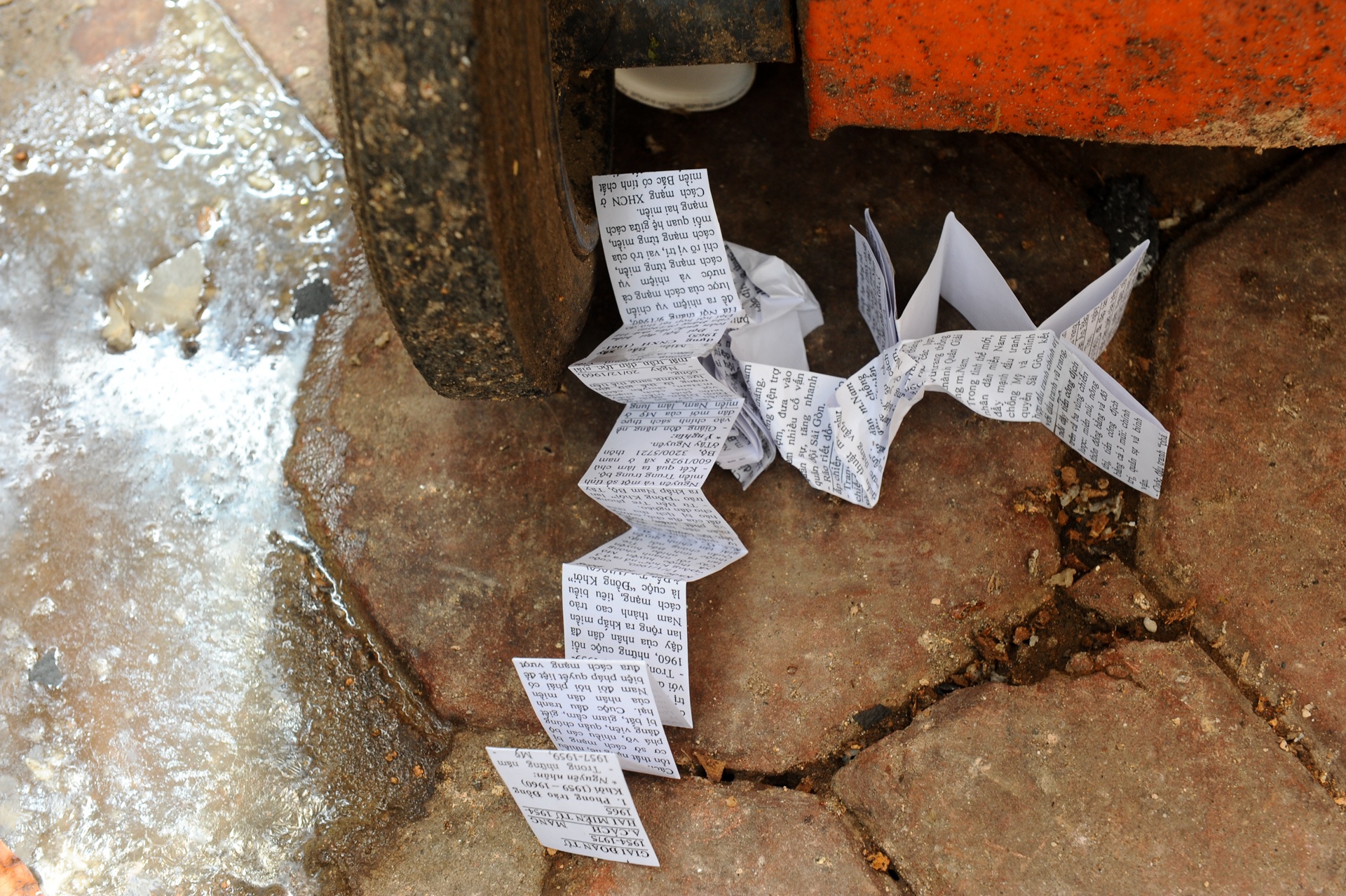 Phao thi truoc cong truong anh 7